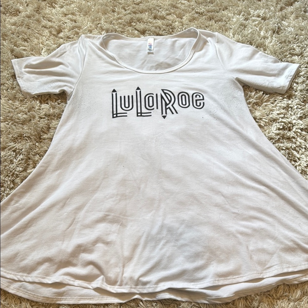 LuLaRoe White T-Shirt with Short Sleeves and Relaxed Fit
